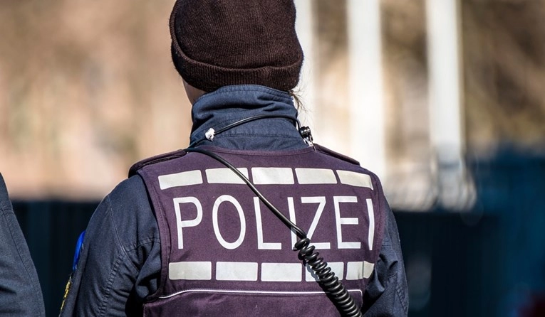 Muškarac nožem napao policijsku patrolu u Njemačkoj, ubijen je